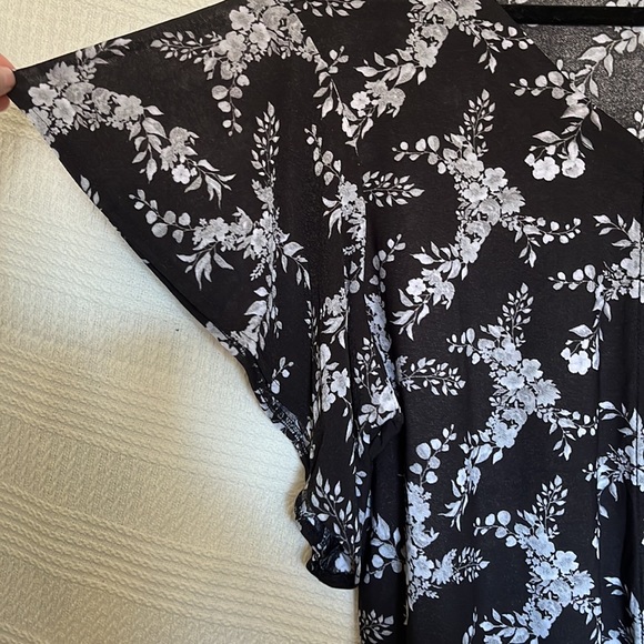 EUC flutter sleeve short sleeve blouse - Picture 4 of 7